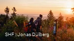 Junges Paar unterwegs auf dem Fernwanderweg Sauerland Höhenflug