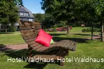 Entspannen im Garten am Hotel Waldhaus
