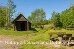 Bänke und Schutzhütte