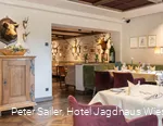 Jagdhaus Wiese Traditionell-modern gestaltetes Restaurant